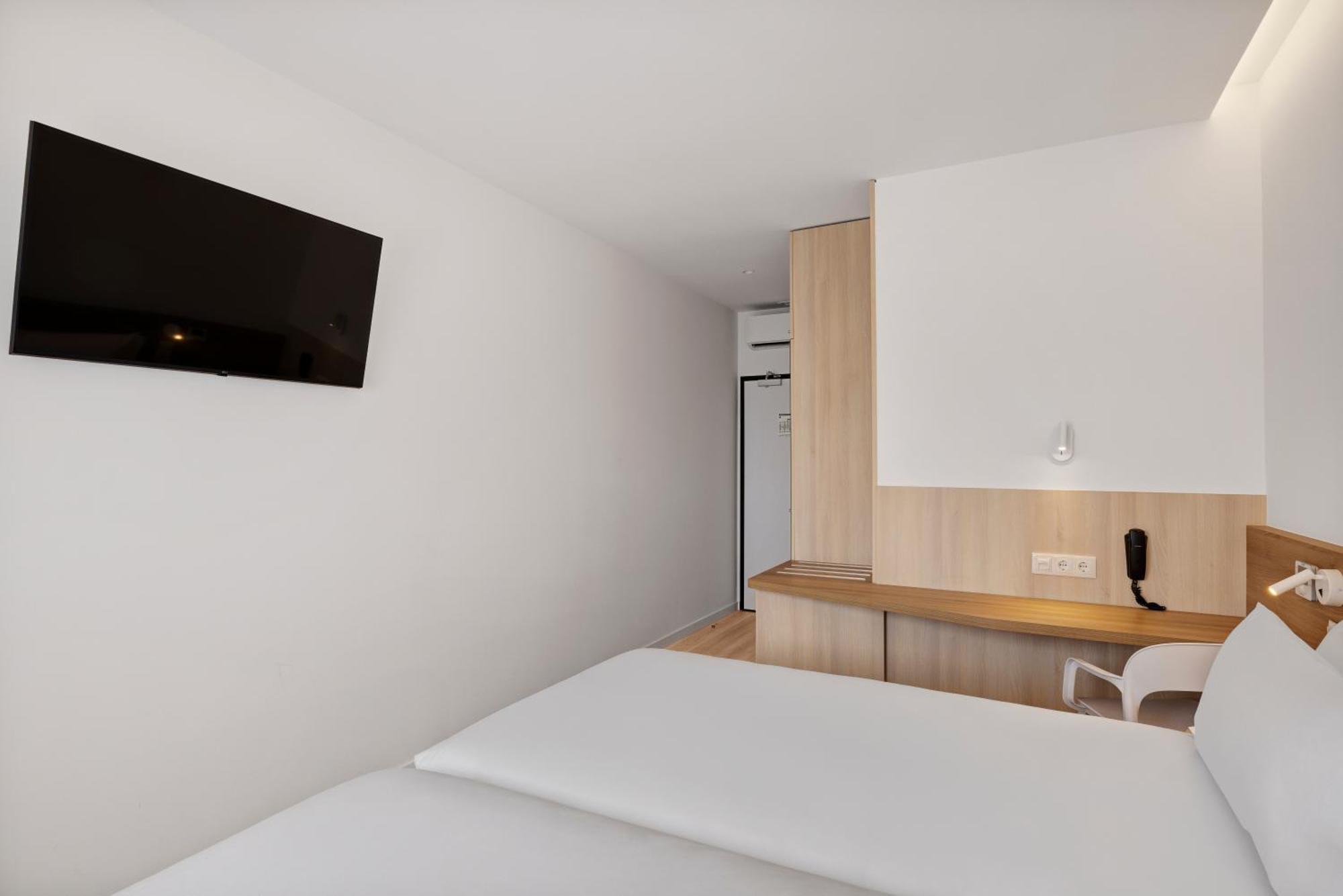 B&B Hotel 비아나도카스텔로 외부 사진